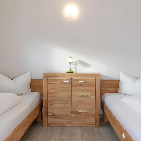 Bungis Ferien Direkt Am Grimnitzsee, Karree 02 Holiday home Joachimsthal
